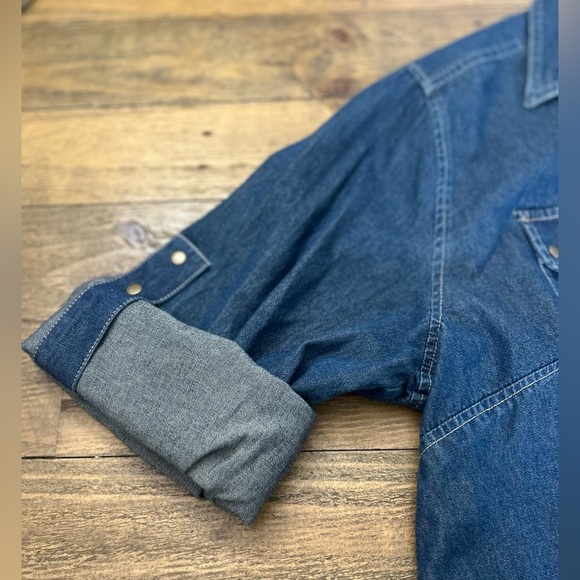 I. E. Relaxed Woman Denim Button Down Shirt - Picture 9 of 12